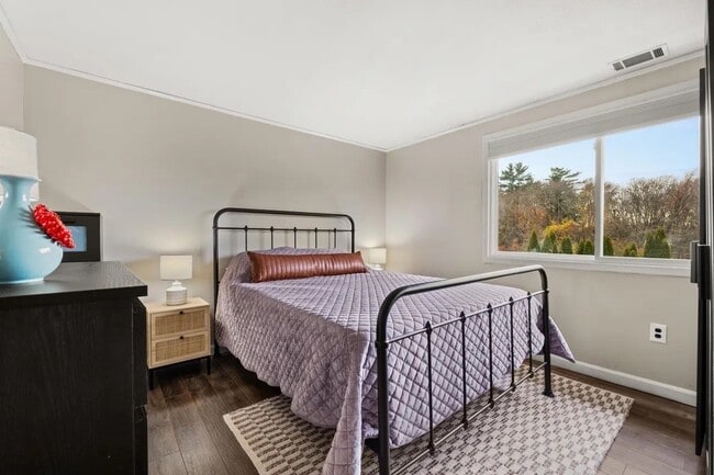 Building Photo - 478 Seabury