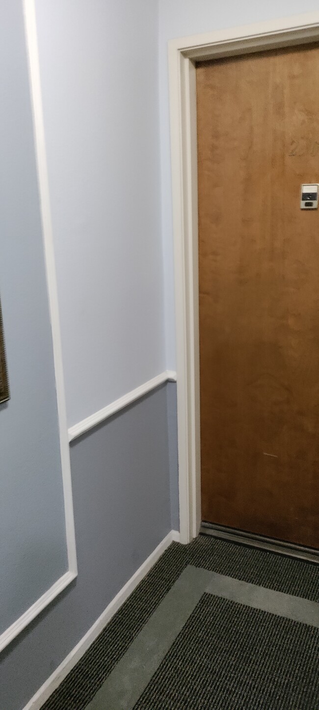 DOOR - 135 N Swall Dr