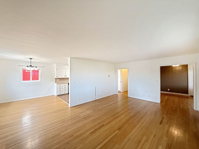 Building Photo - 3B/1BA Home in Escondido Available for Rent!