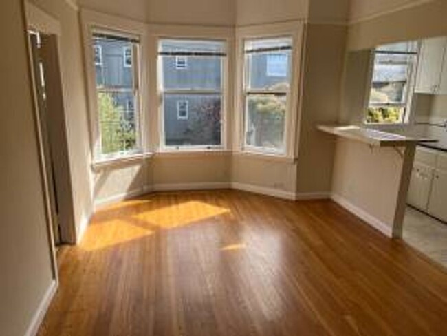 Building Photo - Cole Valley Studio. Excellent Location in ...