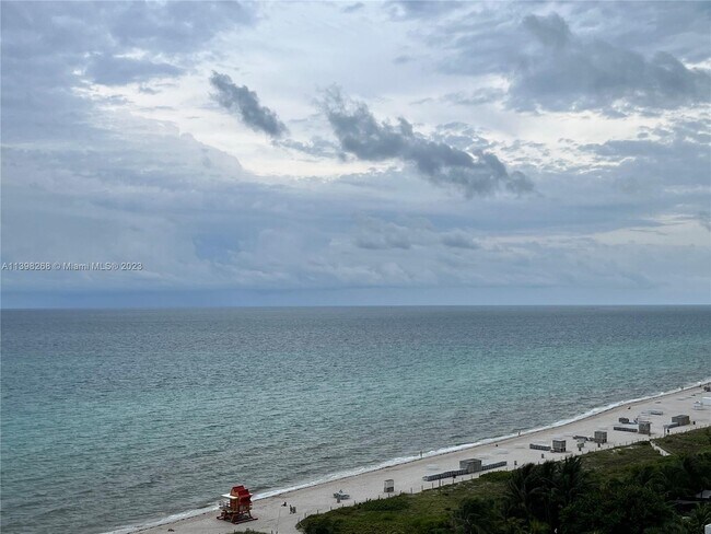 Building Photo - 2457 Collins Ave
