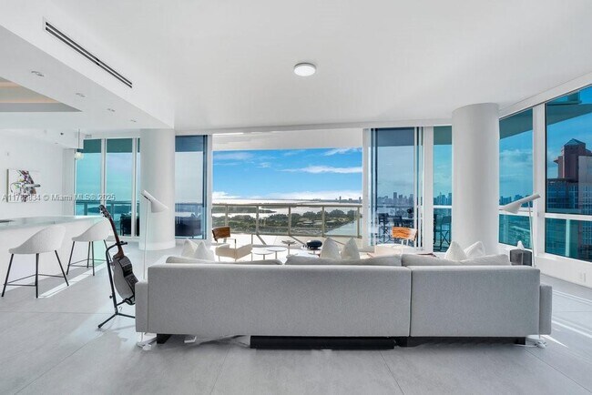 Foto del edificio - 100 South Pointe Dr
