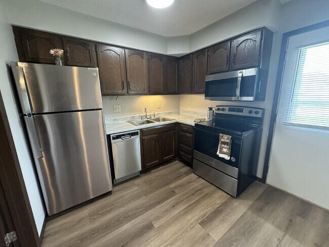 Foto del edificio - Simply the Best — Freshly Remodeled in the Chatham School District