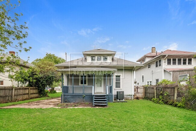 Building Photo - Three Bedroom Two Bath Single Family Home!