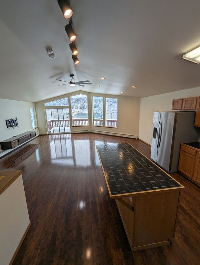 Building Photo - Douglas Island 3 bed/1.5 bath townhome, pet friendly w/ long term lease