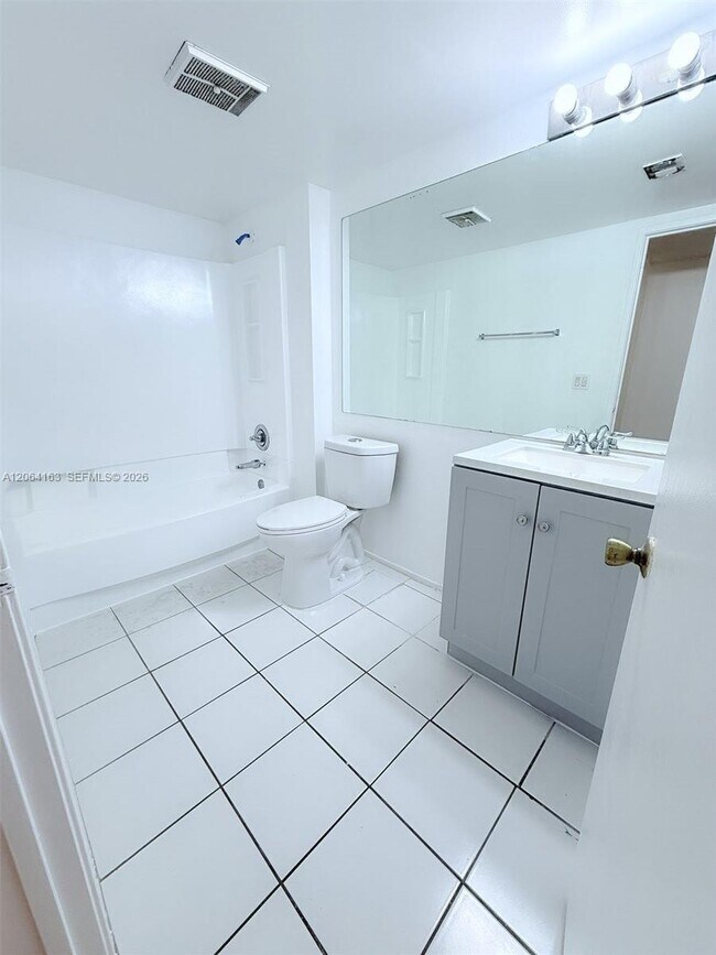 Foto del edificio - 3212 Coral Lake Ln