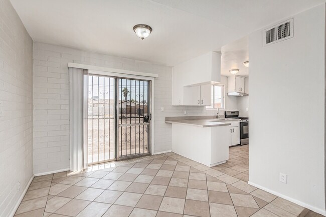 Foto del edificio - 4641 S 17th Pl