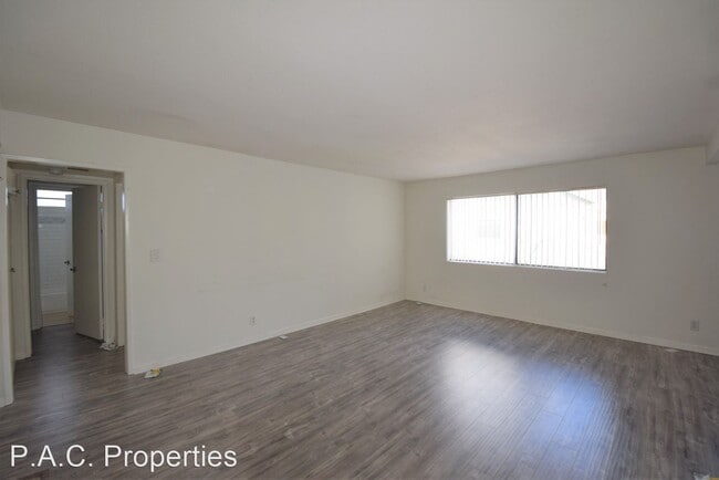 Building Photo - 1 br, 1 bath Apartment - 5617 Woodman Aven...