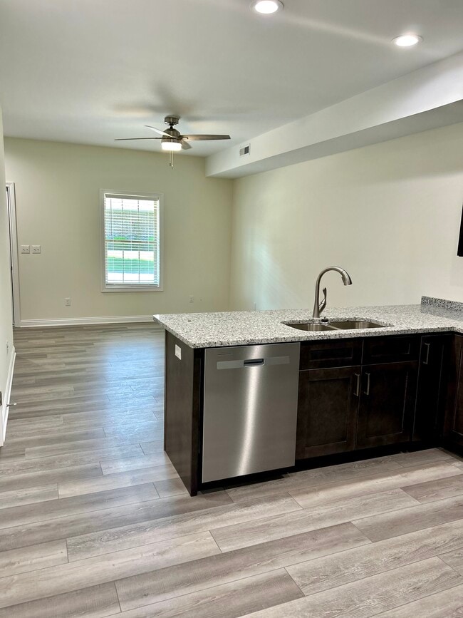Sala de estar - 208 Fairway Ln