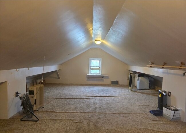 Building Photo - 121 4th St