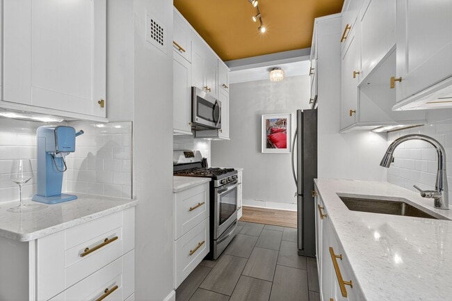 Cocina - 4000 Tunlaw Rd NW