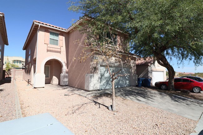 Building Photo - 8812 Sierra Linda Dr