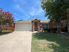 Building Photo - 217 Willowlake Dr