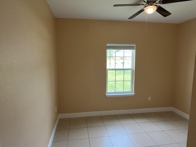 Foto del edificio - 5017 SW 165th Street Rd