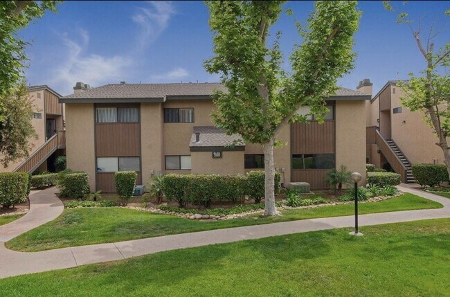Edificio 200 - 7780 Parkway Dr