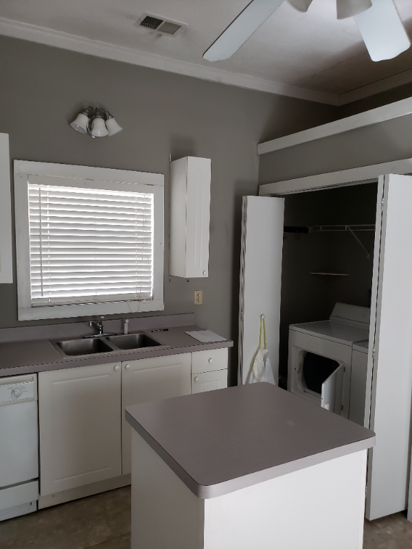 Foto del edificio - 1003 Curran St NW