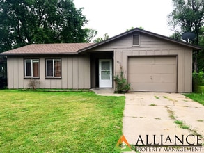 Building Photo - 2423 Buttonwood Dr