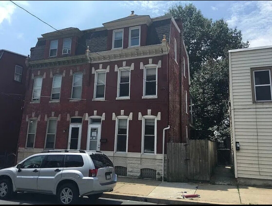 Foto principal - 108 S 4th St