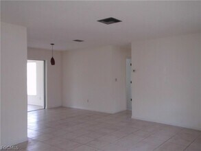Building Photo - 242 S Lake Dr