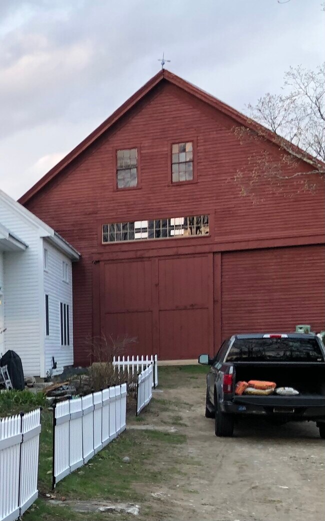 Building Photo - 943 Foxes Ridge Rd