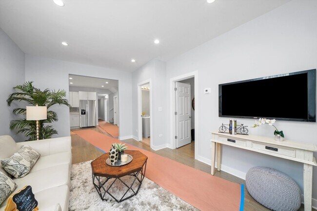 Foto del edificio - 3028 Clarence Ave