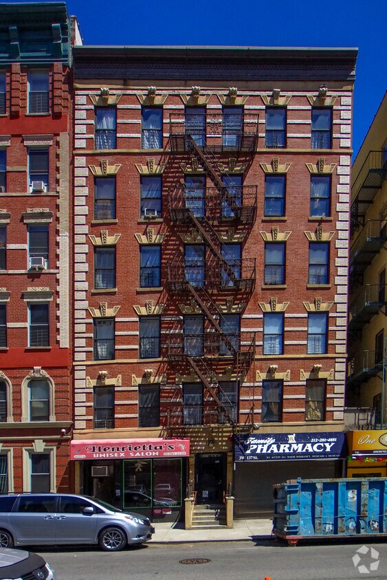 Foto del edificio - 3 W 137th St
