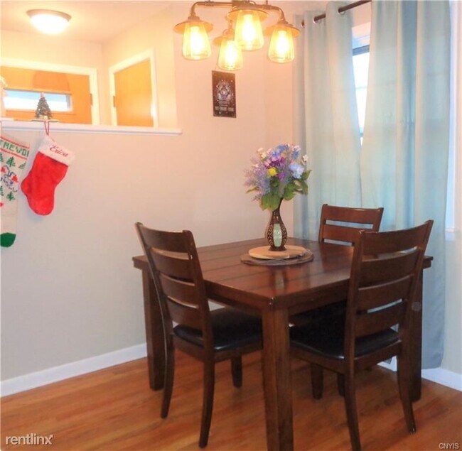 Foto del edificio - 3 br, 1 bath House - 38 Wheeler Ave