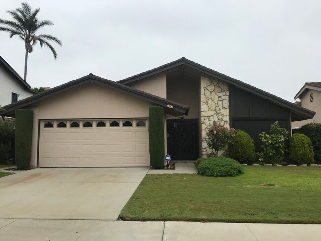 Building Photo - Spacious Anaheim Home with Cathedral Ceili...