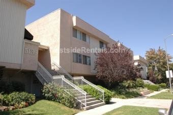 Primary Photo - 5139 Balboa Blvd