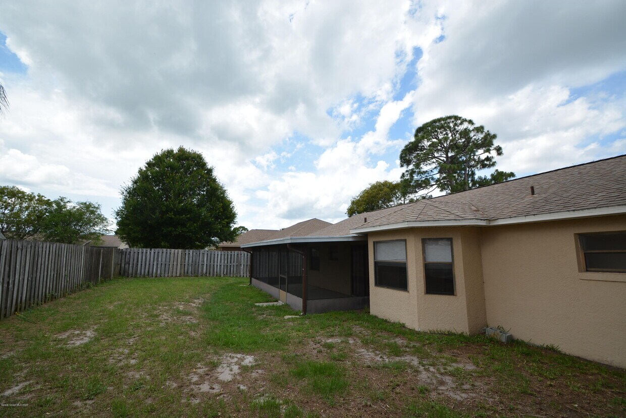 Foto del edificio - 895 Wandering Pine Trail