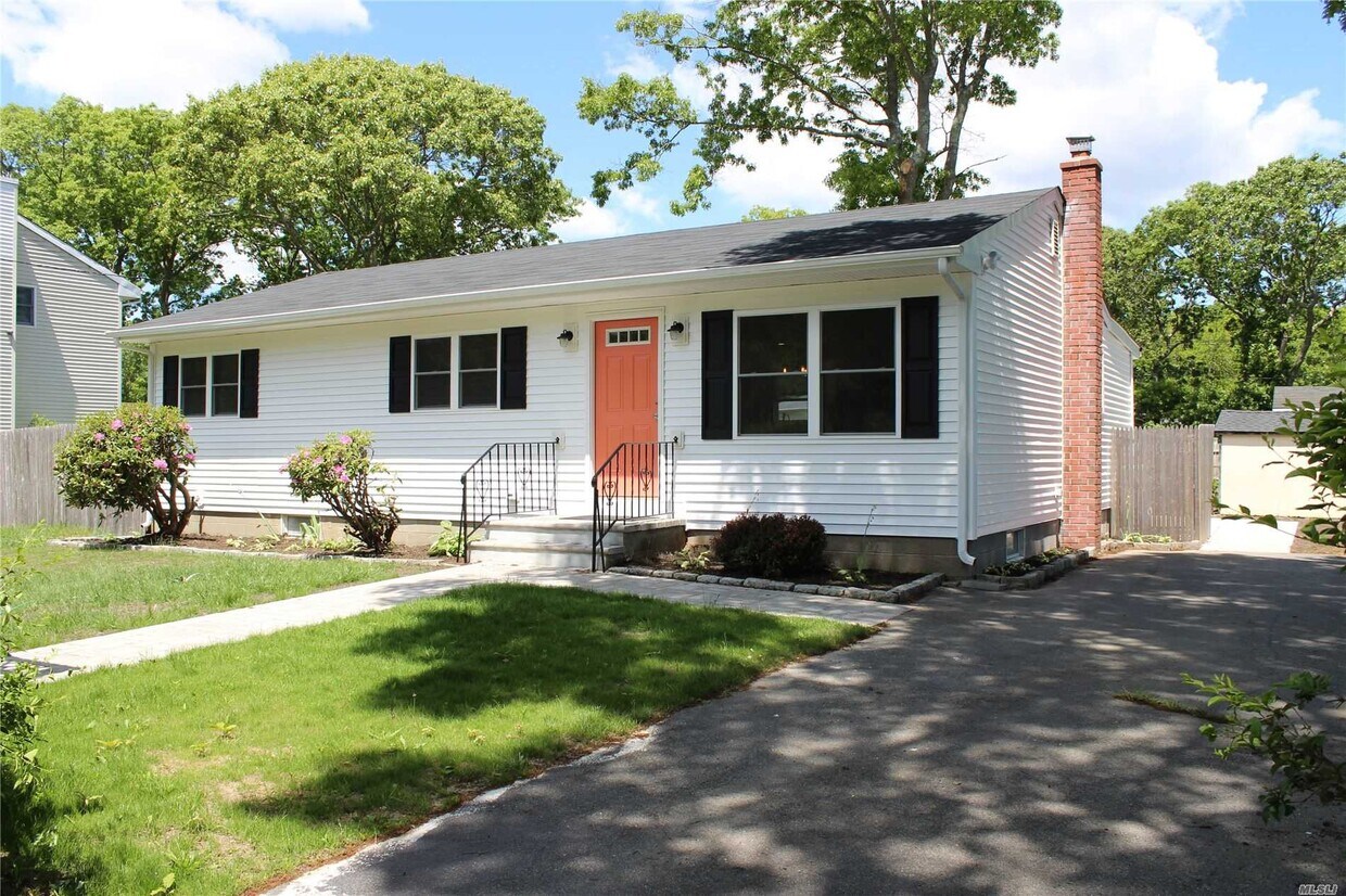 25 Peeker Ave, Mastic Beach, NY 11951 House Rental in Mastic Beach