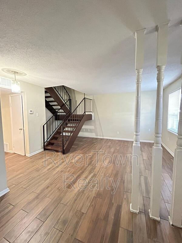 Photo - 984 University St House