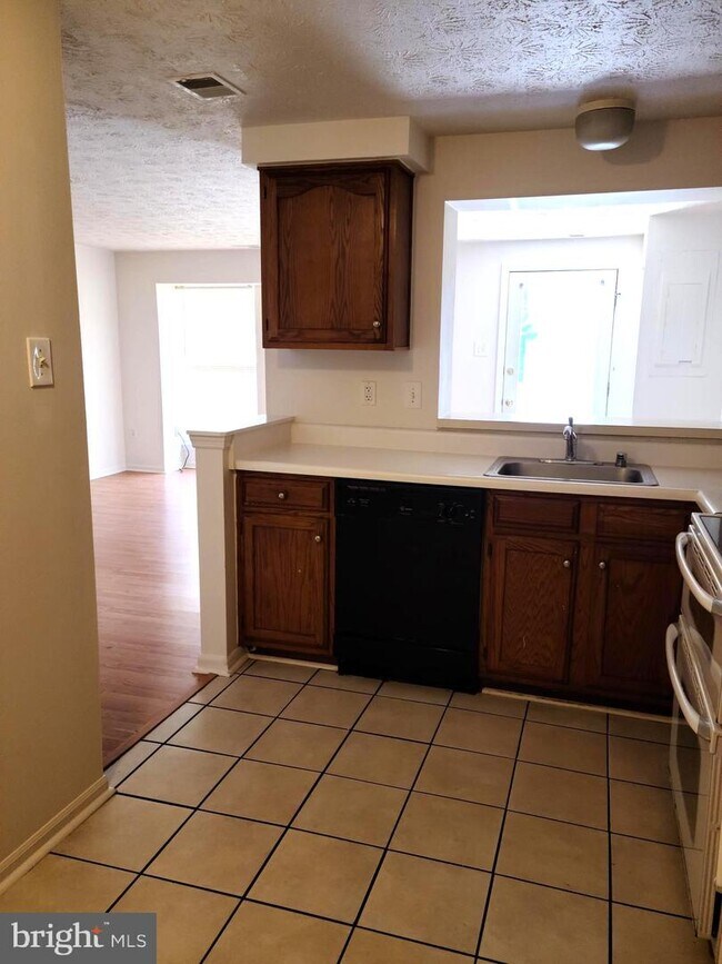 Building Photo - 1005 Staghorn Ave