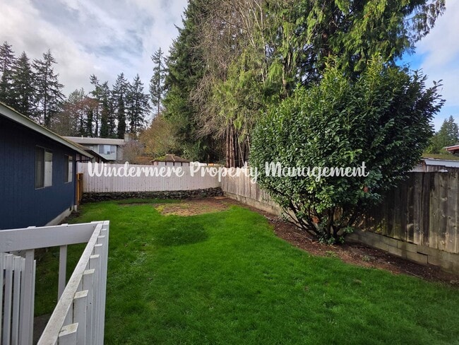 Foto del edificio - 3 bed Rambler in Convenient CK location with fully fenced yard and large deck