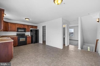 Building Photo - 112 Breezewood Dr