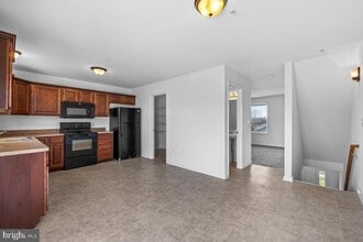 Building Photo - 112 Breezewood Dr