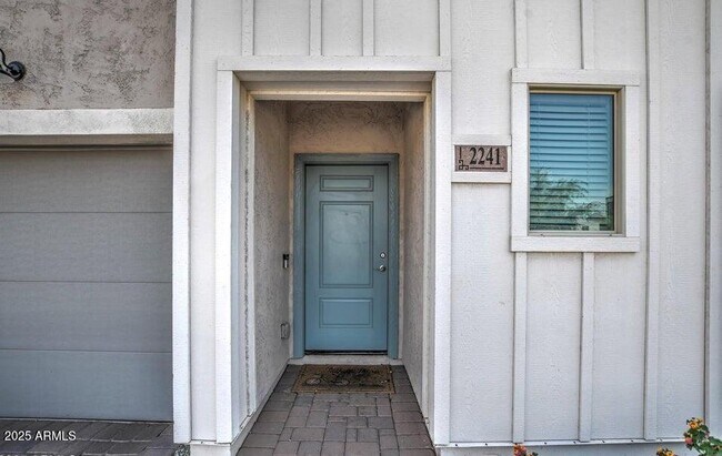 Building Photo - 2241 W Griswold Rd