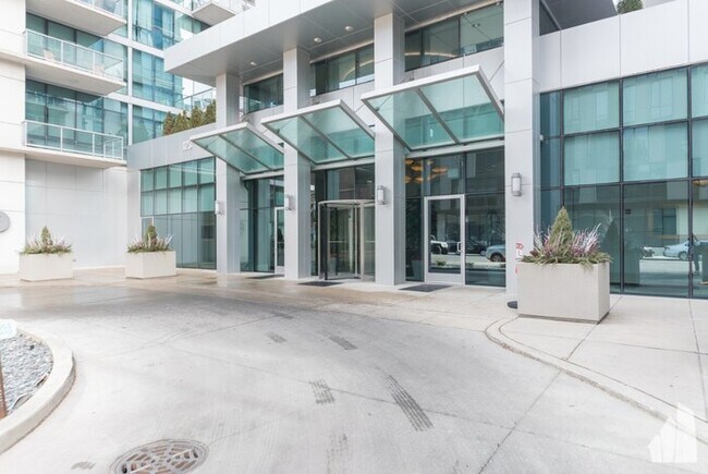 Building Photo - Stunning 1 bed with GYM & Doorman - February