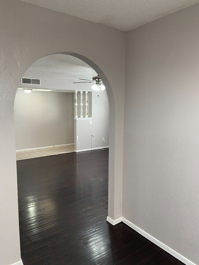 Building Photo - Home For Rent