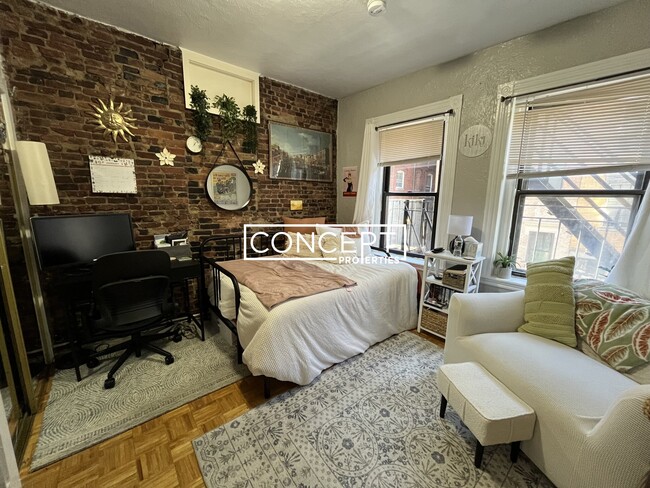 Building Photo - 40 Anderson St