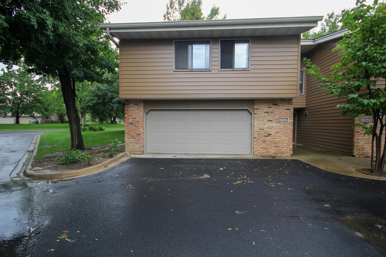 Foto principal - 14256 Chestnut Dr