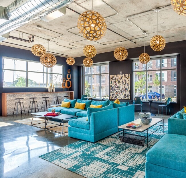 Cozy Lounge - RM West