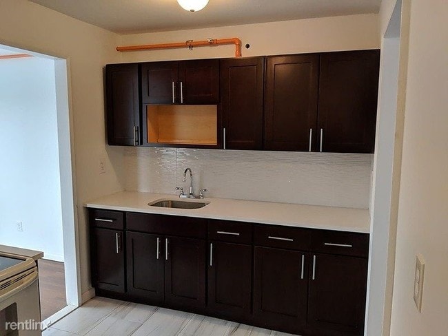 Building Photo - 2 br, 1 bath Apartment - 117 Pine Street B