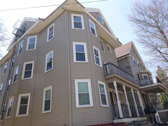 Building Photo - 11-13 Pitman St
