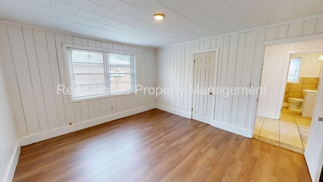 Building Photo - 618 N Rawls St