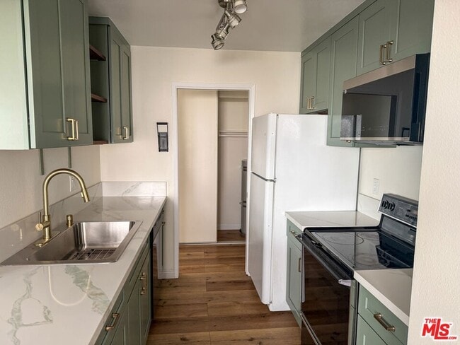 Foto del edificio - 8740 Tuscany Ave