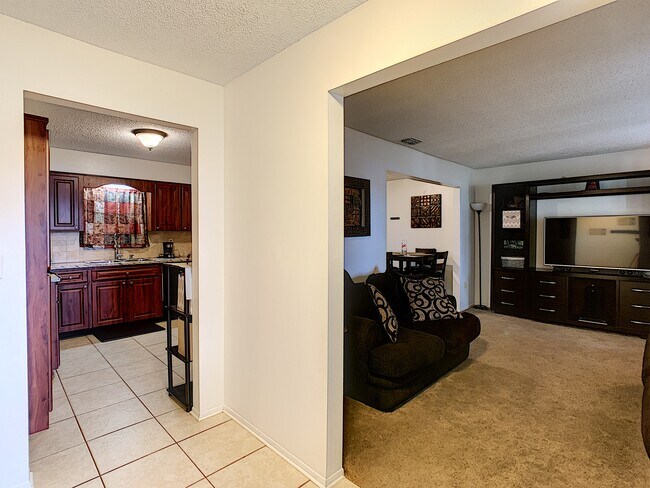 Building Photo - 3420 Groveview Dr