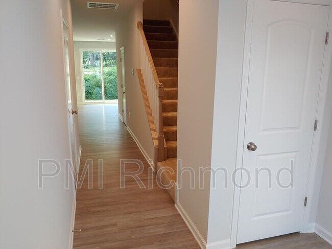 Building Photo - 9248 St Charles Cir