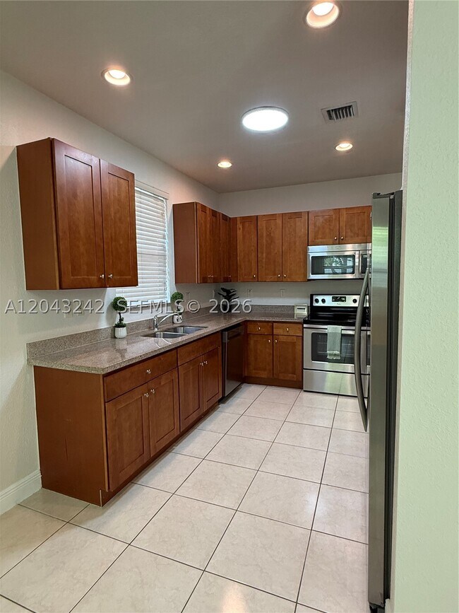 Foto del edificio - 9762 NW 8th St