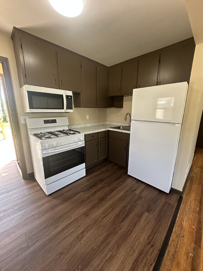 Foto del edificio - 1346 Kenwood Ave